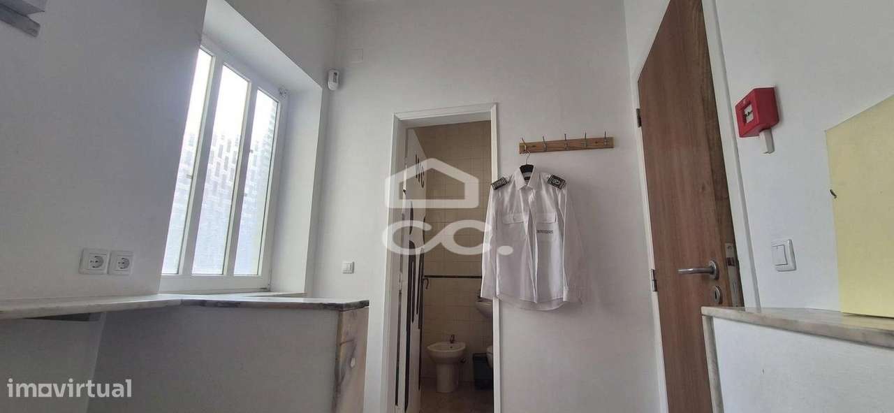 Loja com 120 m², 2 pisos e Saída de Fumos – Torres Novas-10