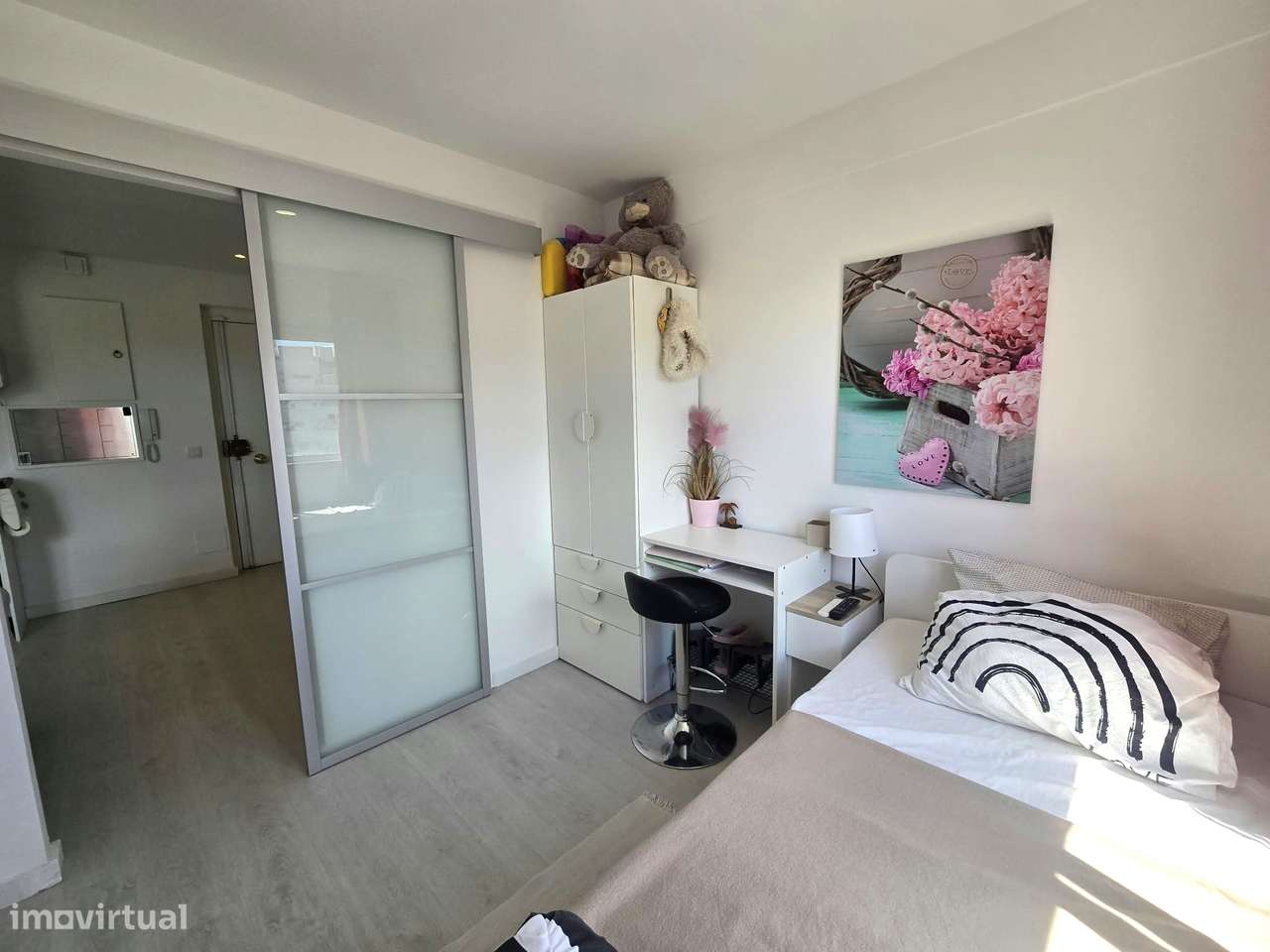 Excelente Apartamento T2 renovado com Open Space e Varanda - Almada-13
