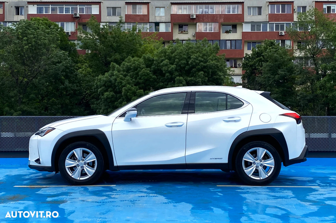 Lexus UX 250h 2.0L HEV 20H- (178 HP) 4X2 CVT Executive - 24