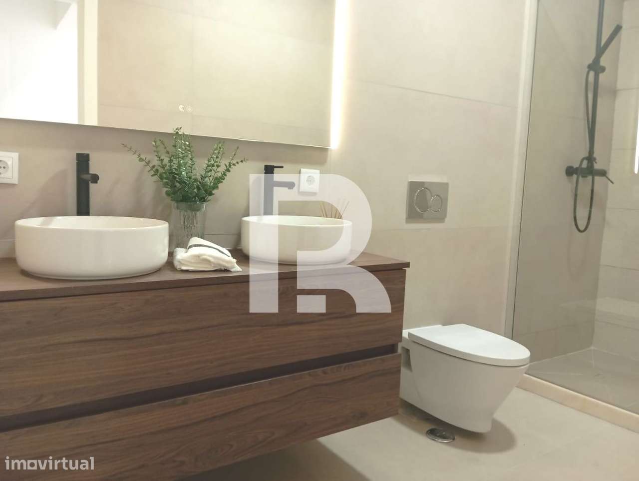 Apartamento T3 Totalmente Remodelado em Benfica-10