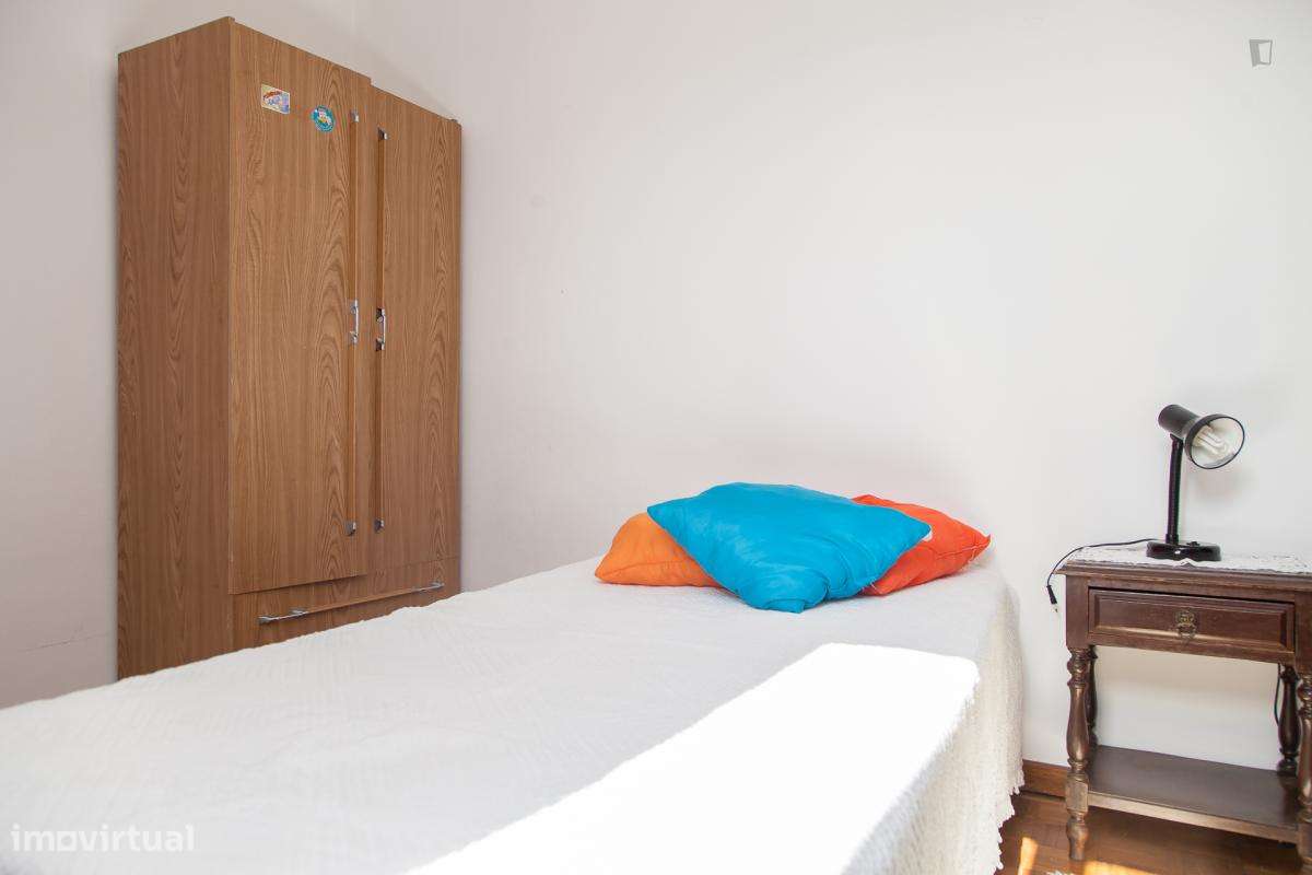 Quarto - localizado em Montes Claros Coimbra - Grande imagem: 5/8