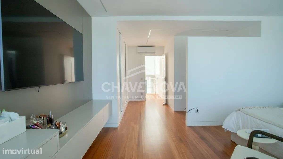 Moradia T3 com 4 casas de banho e piscina na Madalena-32