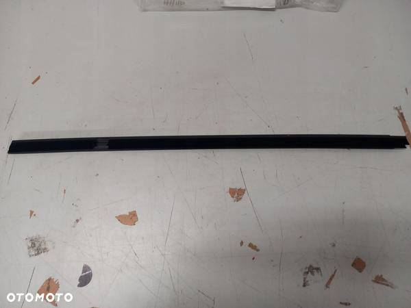 LISTWA ZGARNIAJĄCA MERCEDES W 156 GLA A1567350465 - 2