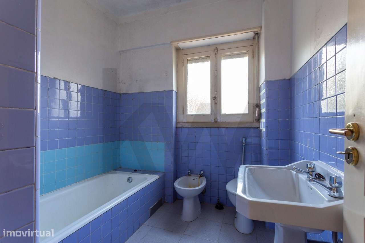 Moradia isolada para (sonhar e) remodelar | 300m2 área | Jardim à volt-17