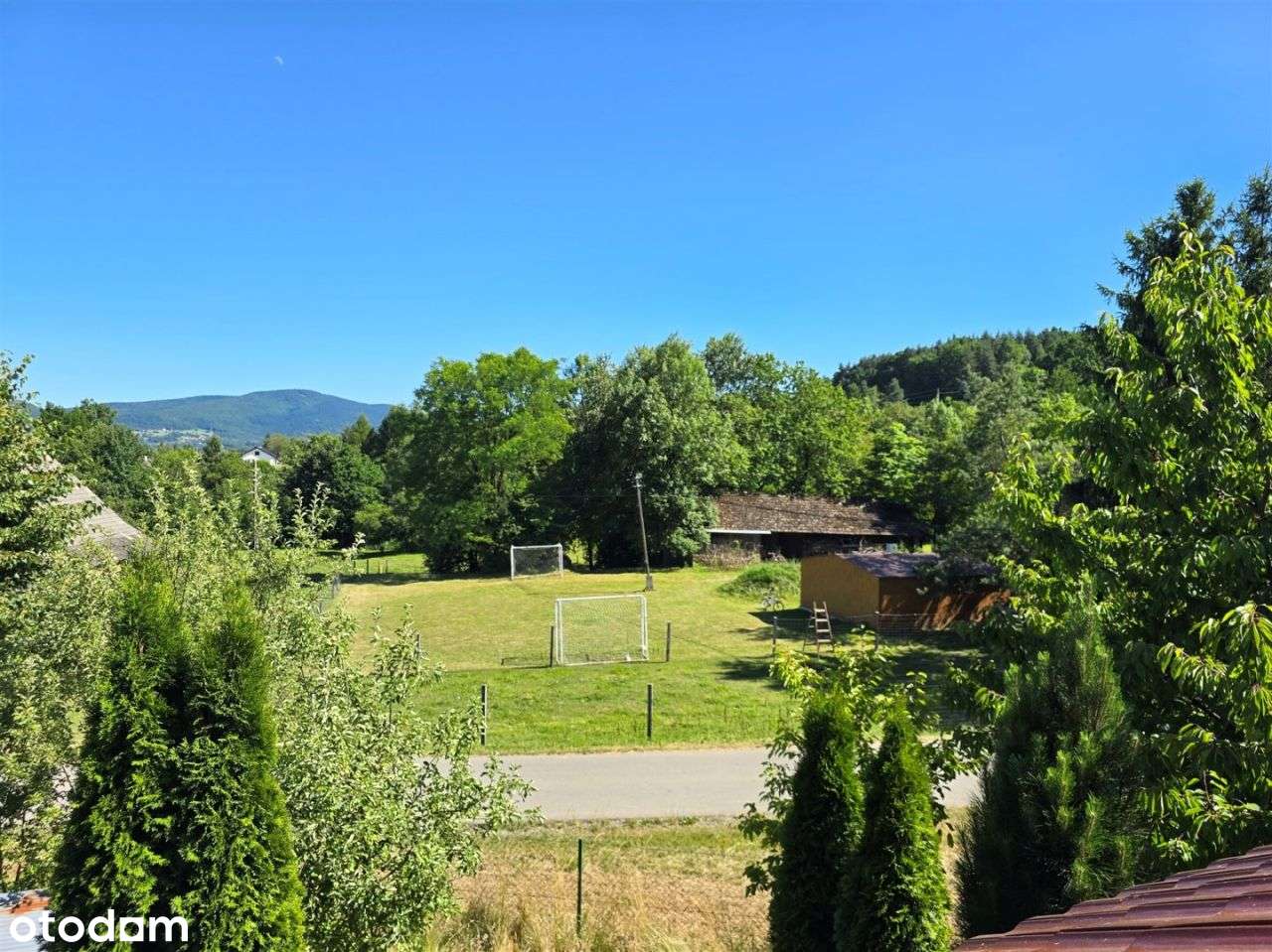 Mały, funkcjonalny dom z 6 arową działką.-10