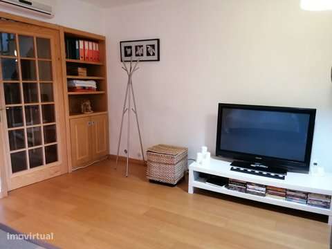 Quarto moderno no Lumiar com varanda - Grande imagem: 5/12