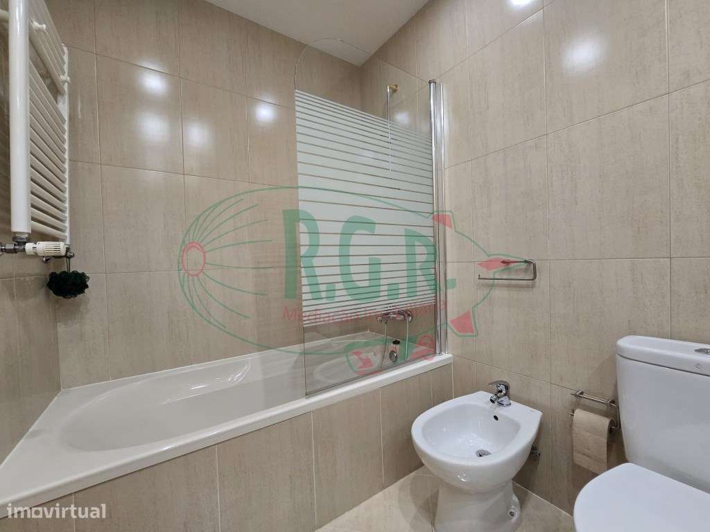 Apartamento T2| Lg Garagem 2 Carros | Localização Central São Cosme-42