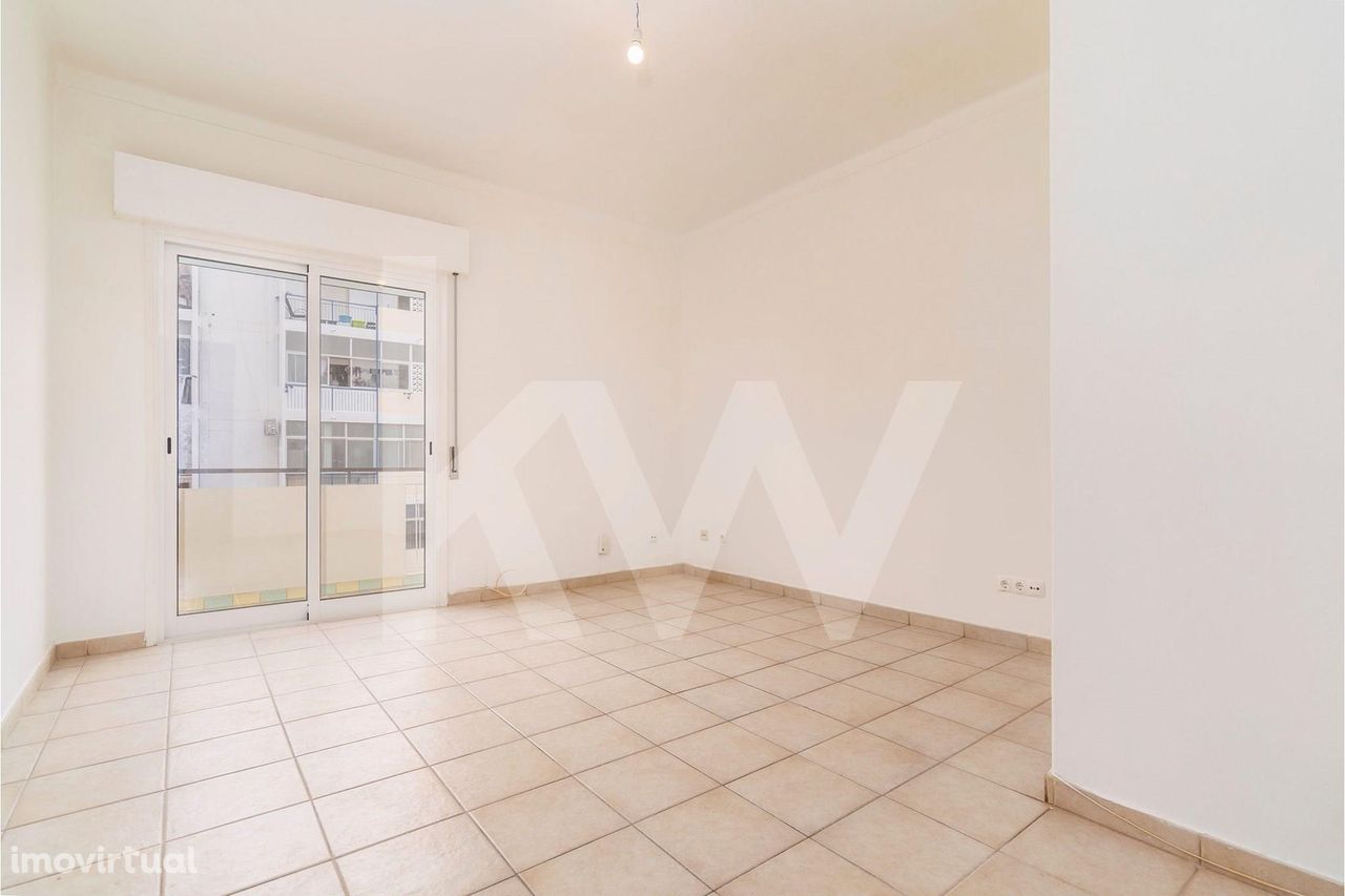 Apartamento T1 Renovado com ampla varanda |Penha, Faro, Algarve