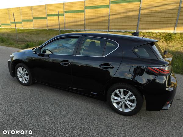 Lexus CT - 11