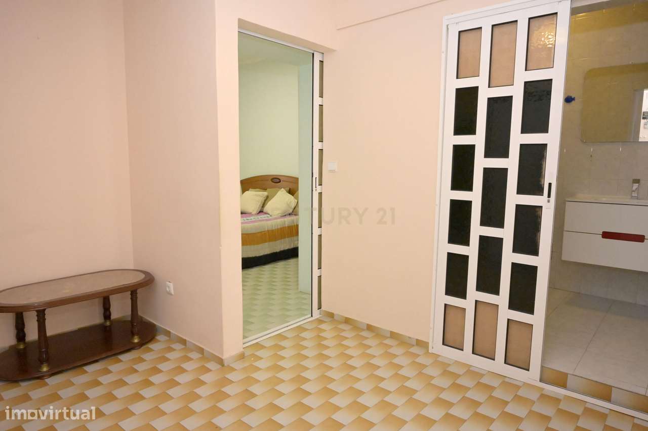 Apartamento T3 no Alto Seixalinho - Conforto, Luz e Potencial-17