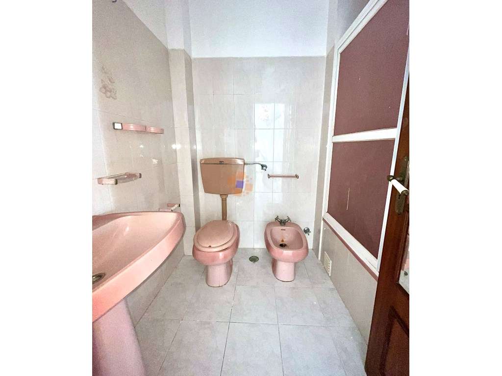 Moradia Geminada T5 em Vale de Milhaços - Corroios-21