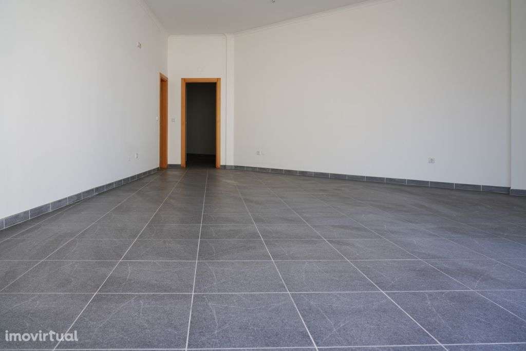 Loja a estrear de 111m2 no empreendimento Varandas do Mondego
