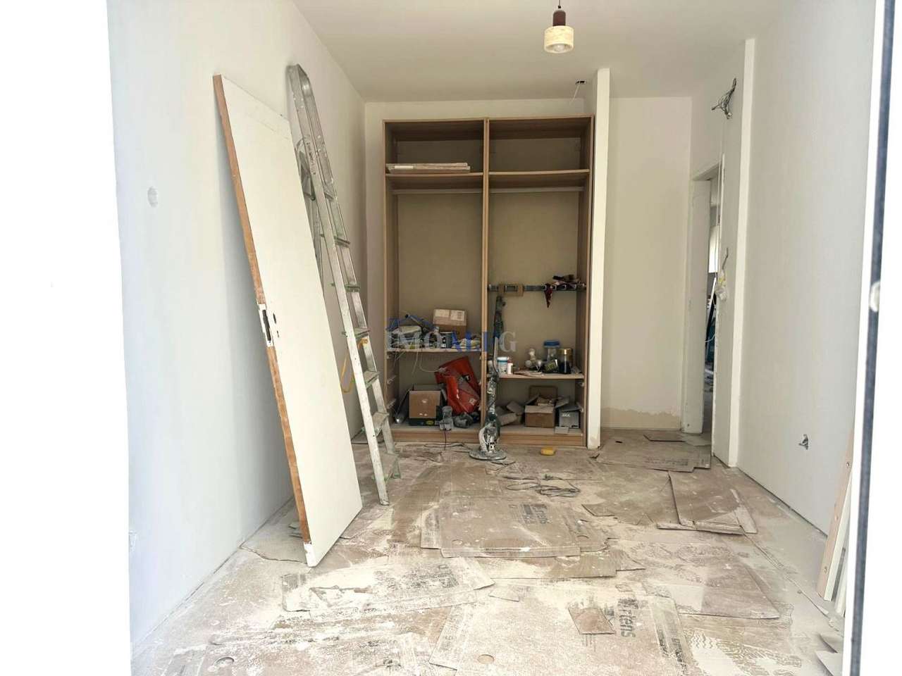 Apartamento T2 remodelado no centro do Barreiro, junto a transportes-10