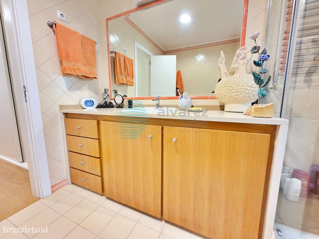 Apartamento T5, com 3 varandas, 2 lugares de estacionamento e Arrec...-30