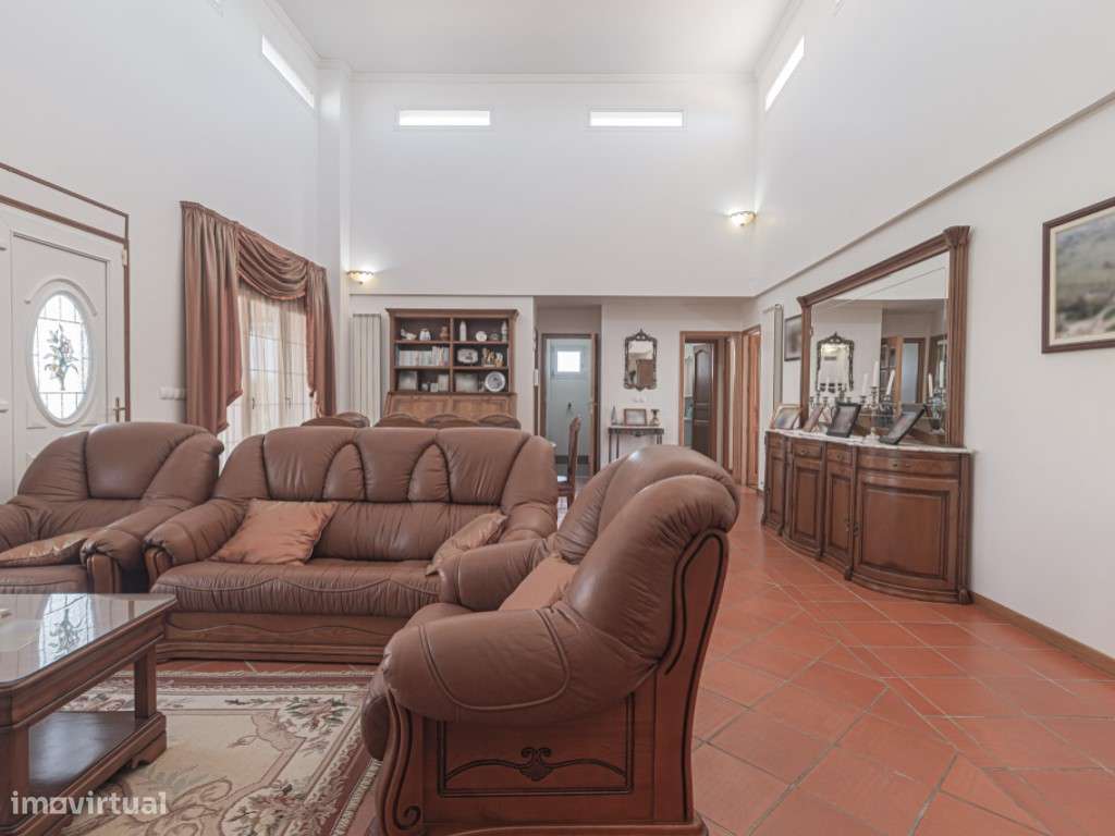 Moradia T5 Isolada com Piscina e Vista Mar-8