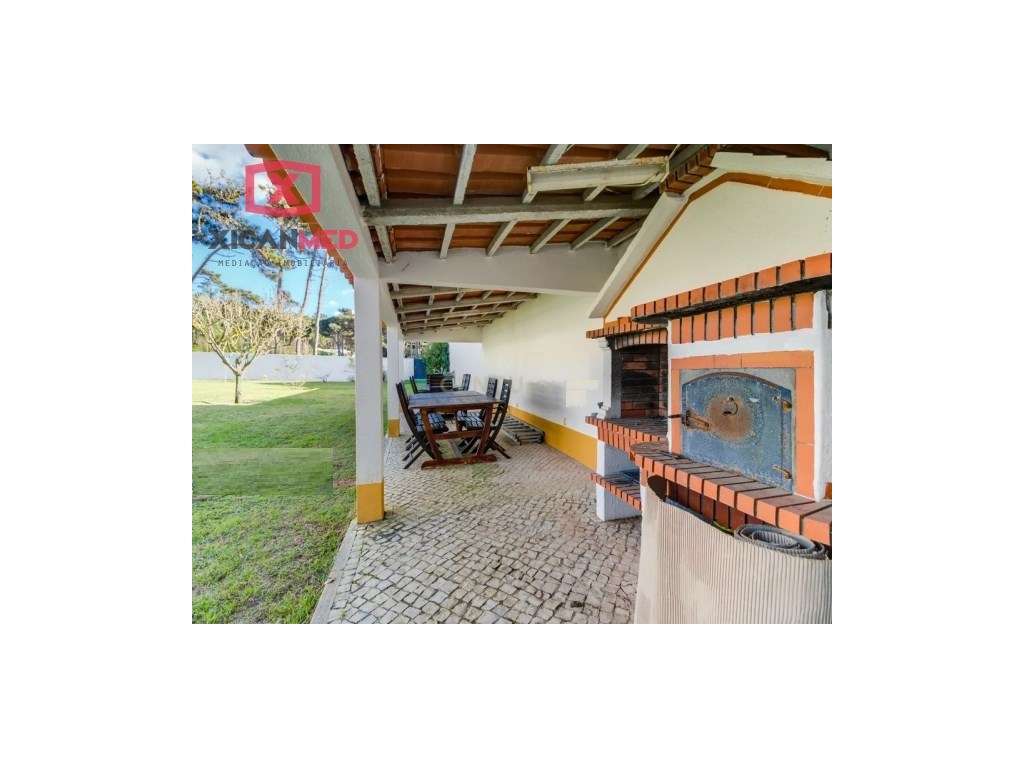 Moradia T4
Moradia Exclusiva com Piscina e Jardim a 15min a pé da ...-8