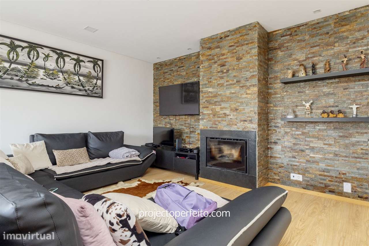 Moradia em Banda T3+2 Venda em Nogueira da Regedoura,Santa Maria da Fe - Grande imagem: 4/24