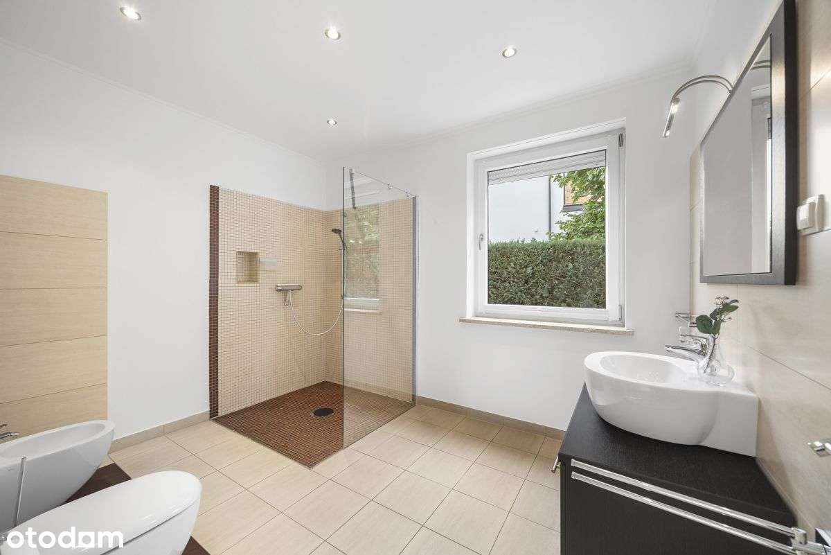 Zachwycająca willa z pięknym ogrodem na Klecinie-8