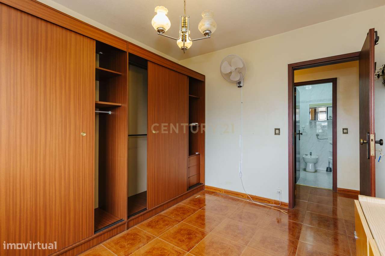 Apartamento T4 à venda no Barreiro-27