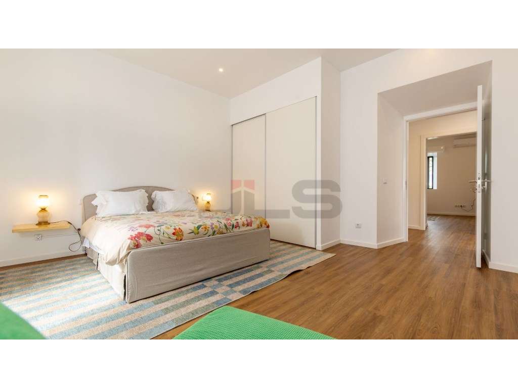 Moradia V4 com Apartamento T1 Anexo, Totalmente Remodelada - Centro...-20