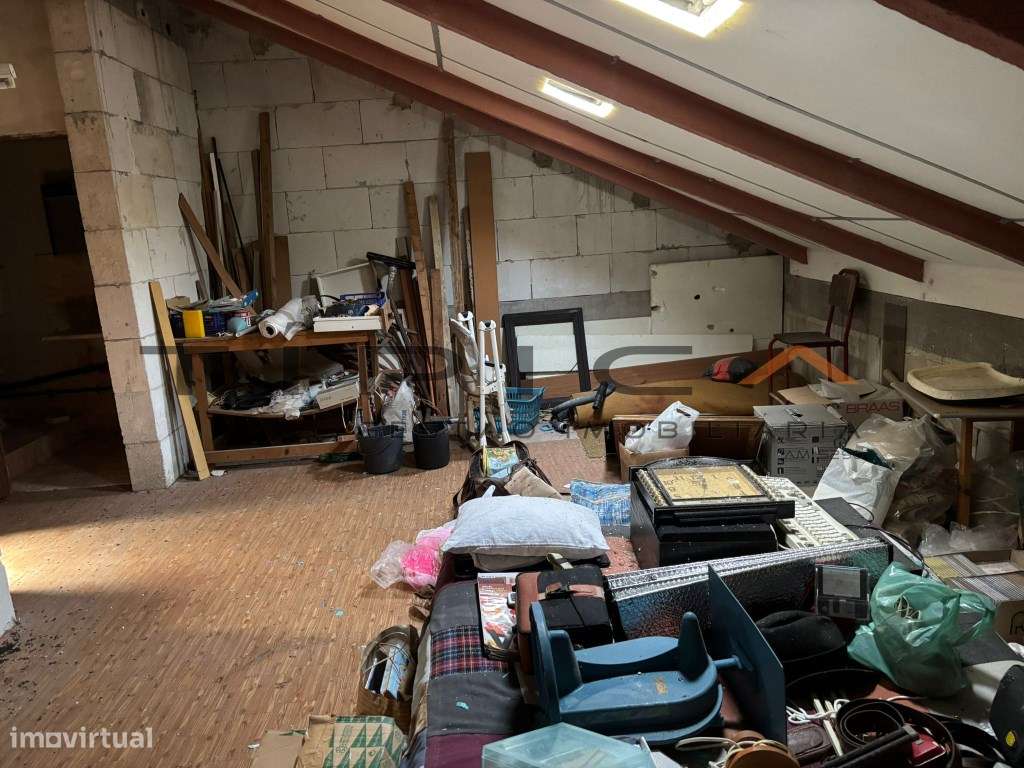 Quintinha com terreno agrícola de 2250 m2-16