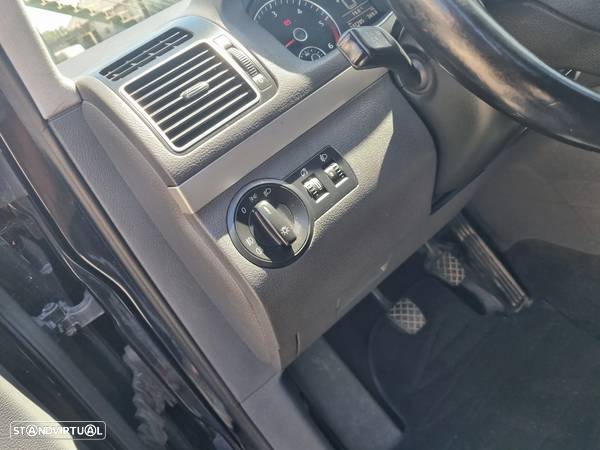 VW Touran 1.6 TDI DPF BlueMotion Comfortline - 24
