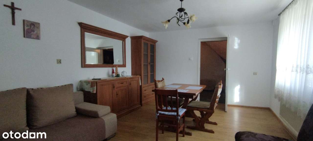 Przestronny z zadbanymi wnętrzami + zabudowania-11