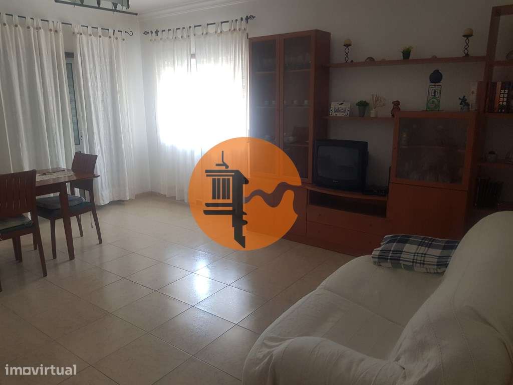 Apartamento T2 Mobilado com Elevador e Varandas - Arrendamento Sazo... - Grande imagem: 3/16