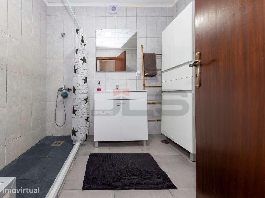 Moradia T4 com Garagem e Quintal nas Calhetas - Ribeira Grande-15