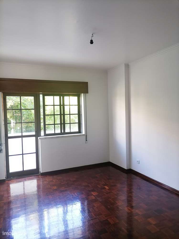 T3 Centro de Queijas, Oeiras. Com Parqueamento e Arrecadação.-28