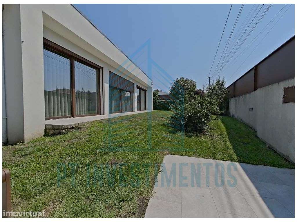 Moradia semi-nova T5+1 em Santa Joana - Aveiro-9