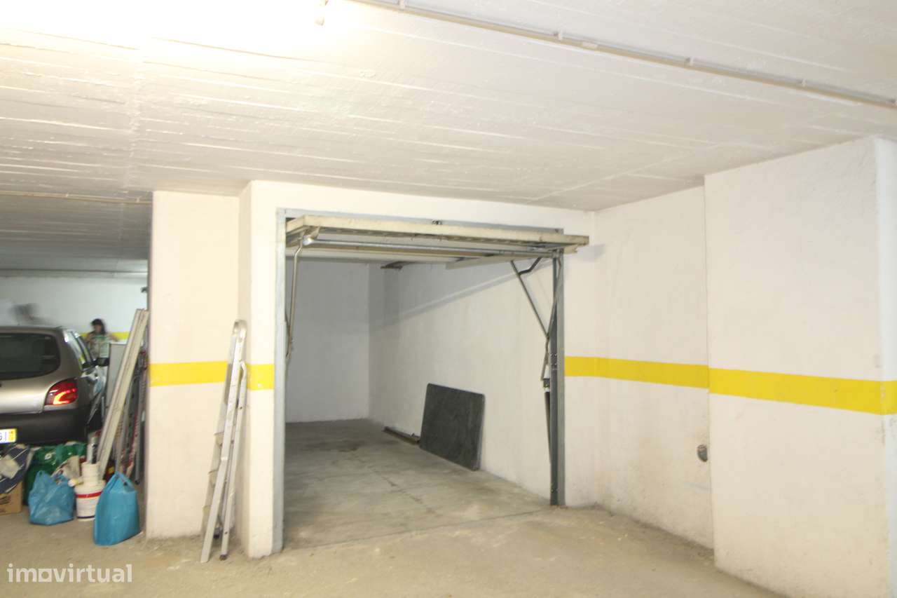 Garagem, Rio de Mouro, Rua Doutor Mário Madeira - Casais de Mem Martins-7
