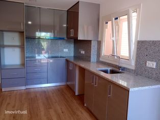 Vende-se Moradia M4 na Geria, Coimbra.