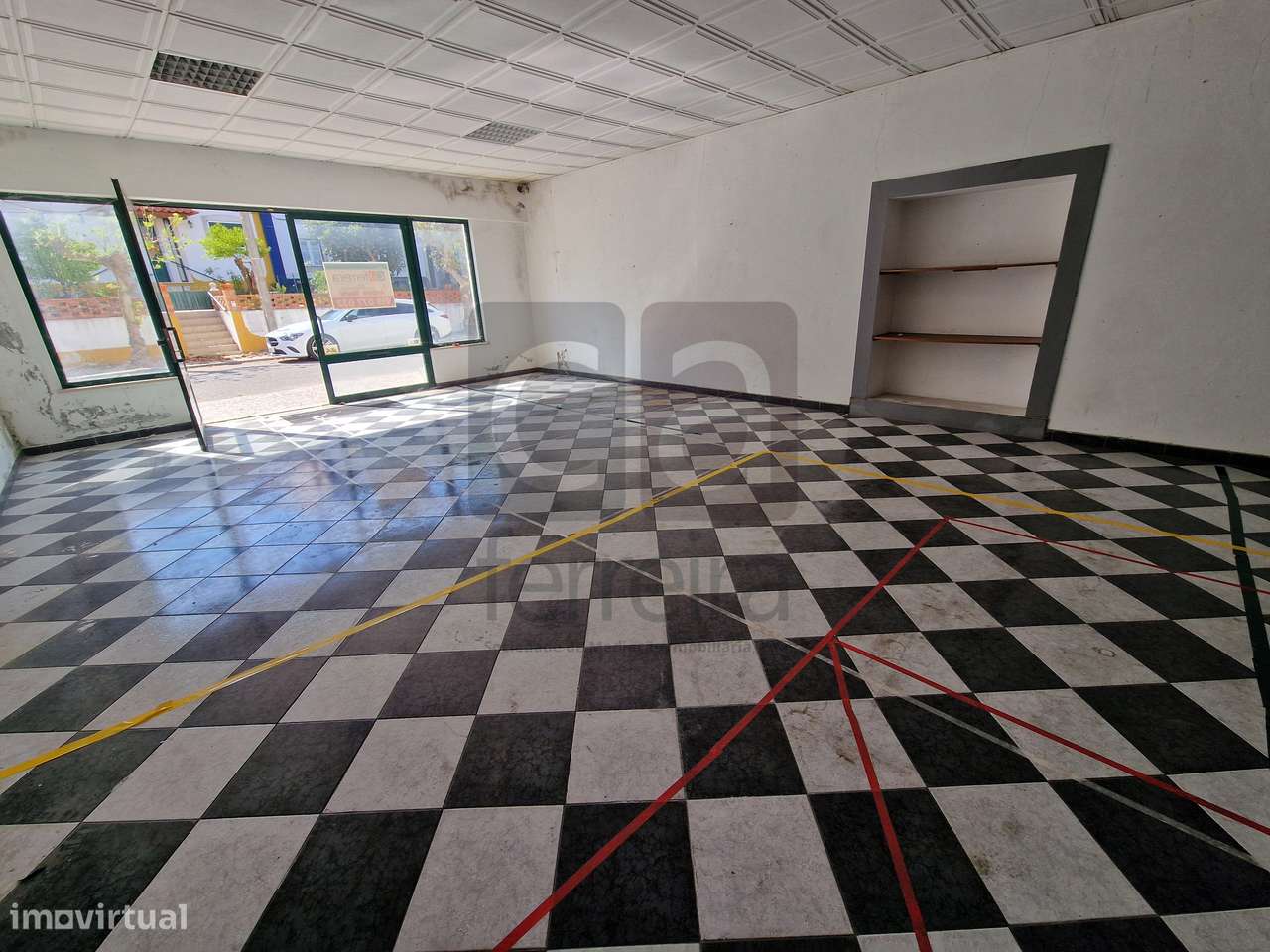LOja com possibilidade para Moradia T3-14