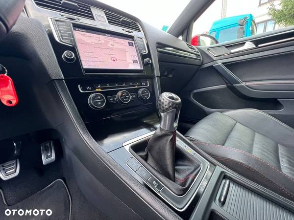 Volkswagen Golf GTI (BlueMotion Technology) - 22