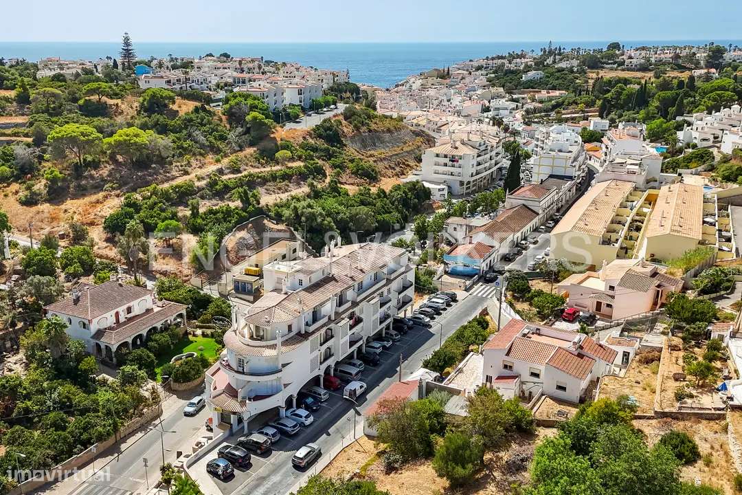 Encantadora casa renovada no centro do Carvoeiro, a pé da praia - Grande imagem: 2/19