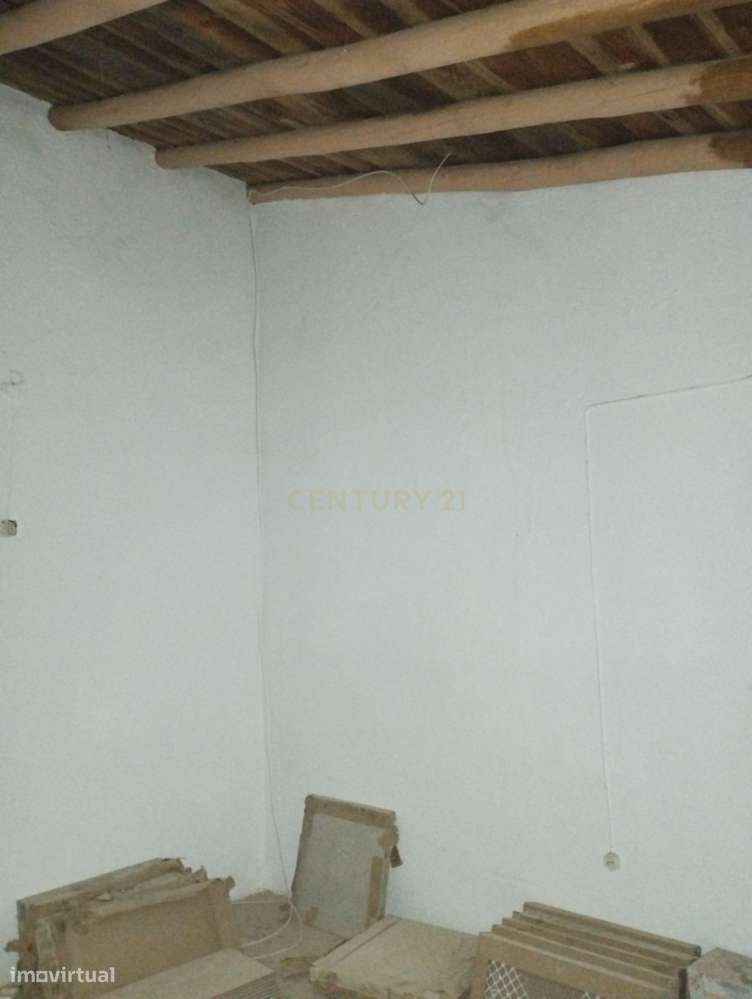 Oportunidade no coração do Alentejo! Moradia térrea T4 em Safara! Uma-52