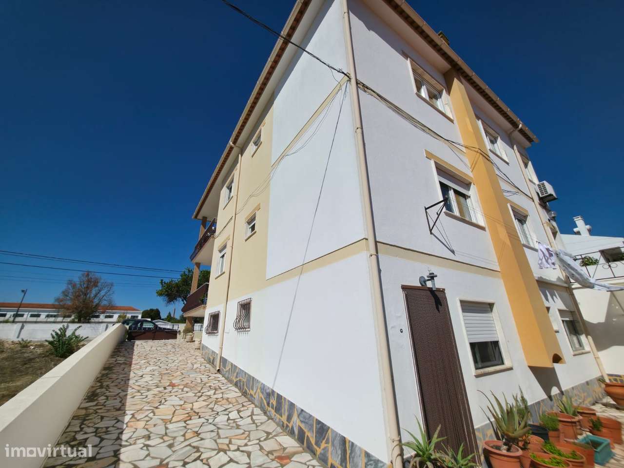 Prédio com 3 andares com utilização independente – Vendas Novas-42