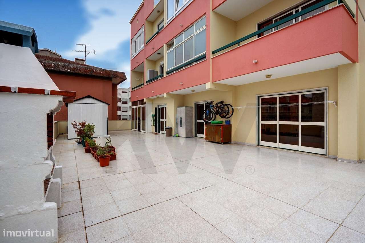 Apartamento T2 com Terraço e Arrecadação em Mem Martins-13