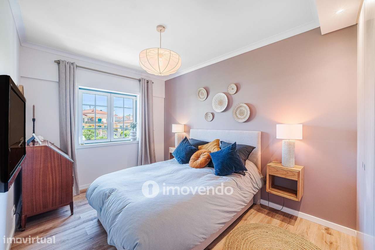 Apartamento T3 com garagem, em condomínio com piscina, em Bicesse-30