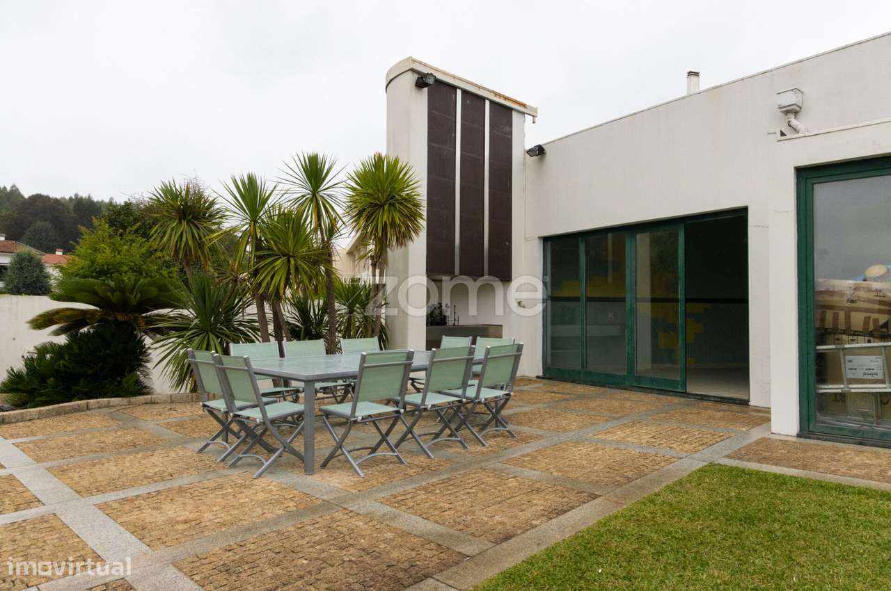 LUXUOSA MORADIA - LOCALIZAÇÃO PREMIUM NO CENTRO DE FAMALICÃO-36