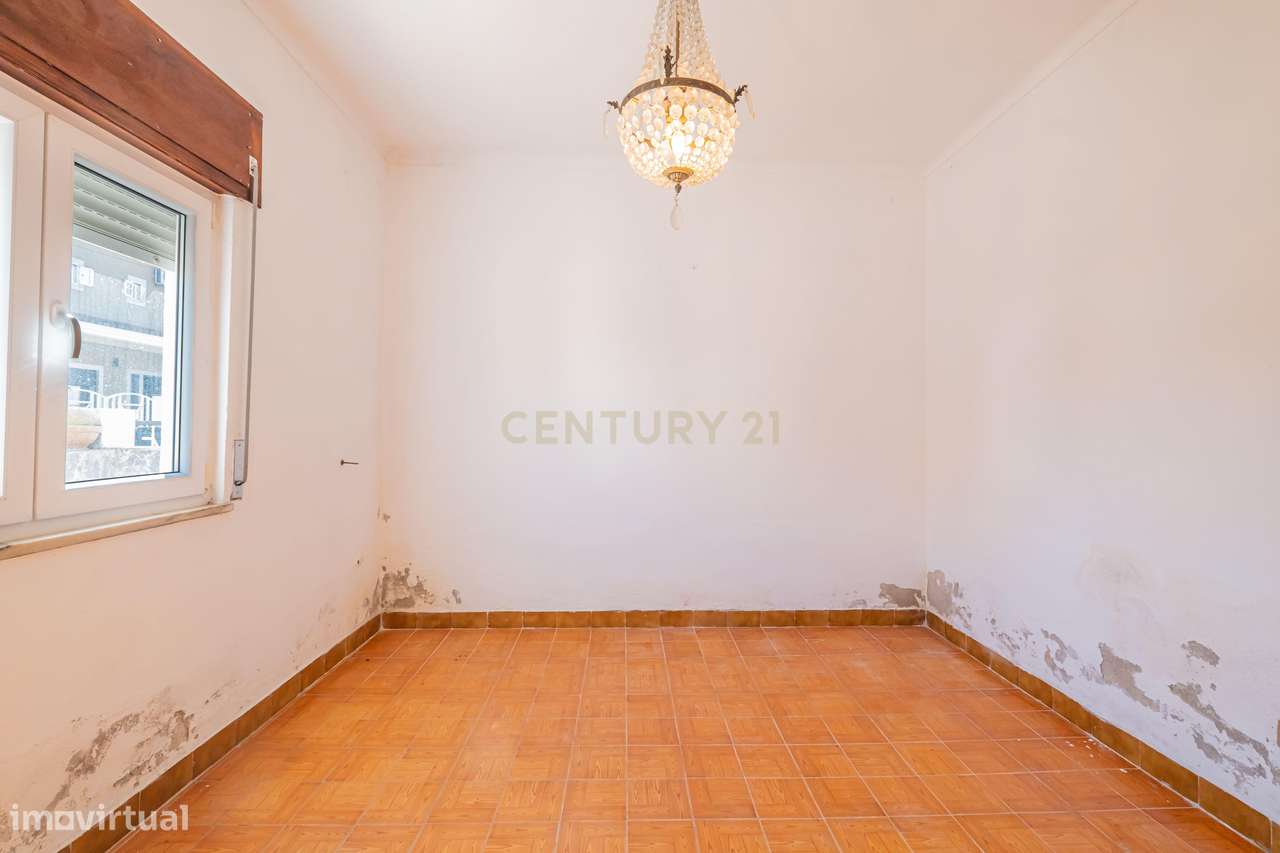 Moradia T3 com Quintal Amplo, Garagem e Anexo – Zona Tranquila da Moit-3