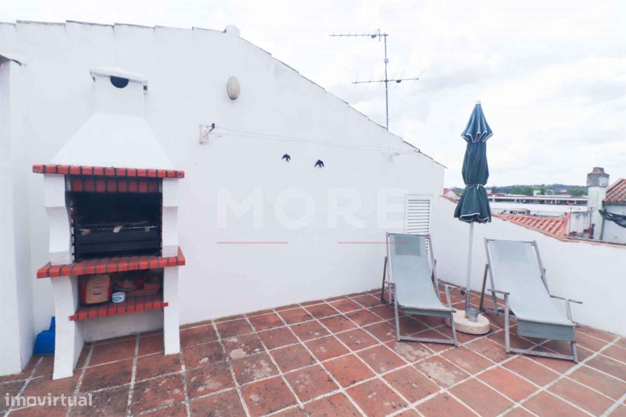 Moradia T2 com terraço no Centro Histórico de Évora-17