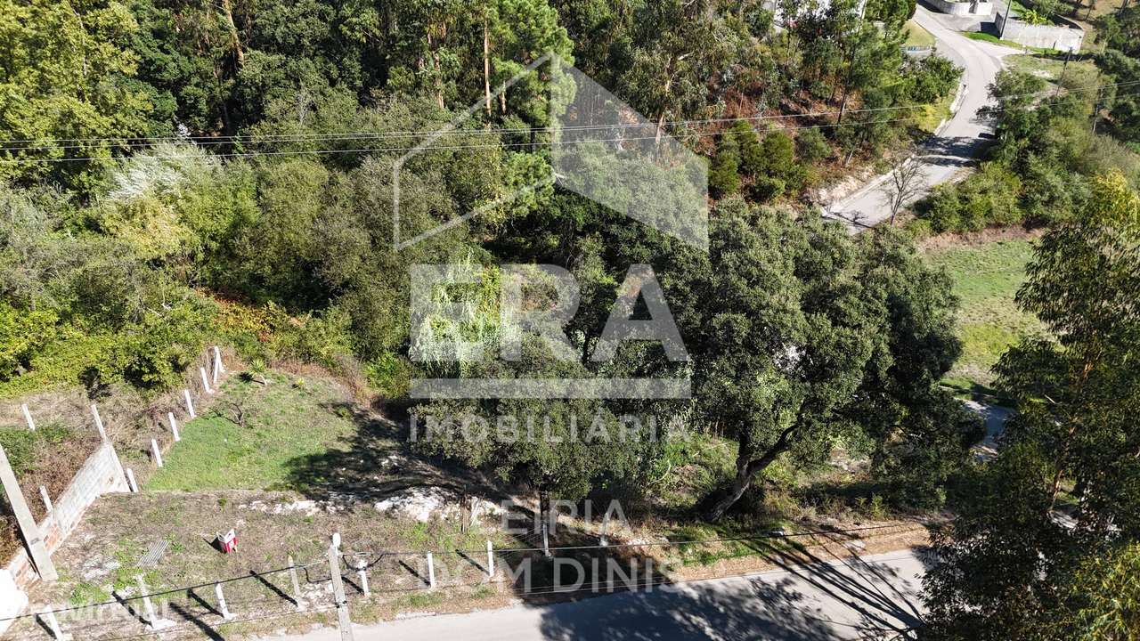 Terreno para construção com cerca de 900m²-9