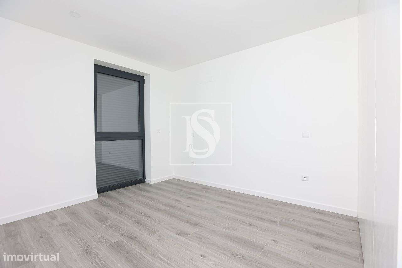 T3 c/ NOVO c/ 115 m² + Lugar de Garagem | Junto ao IPCA-9