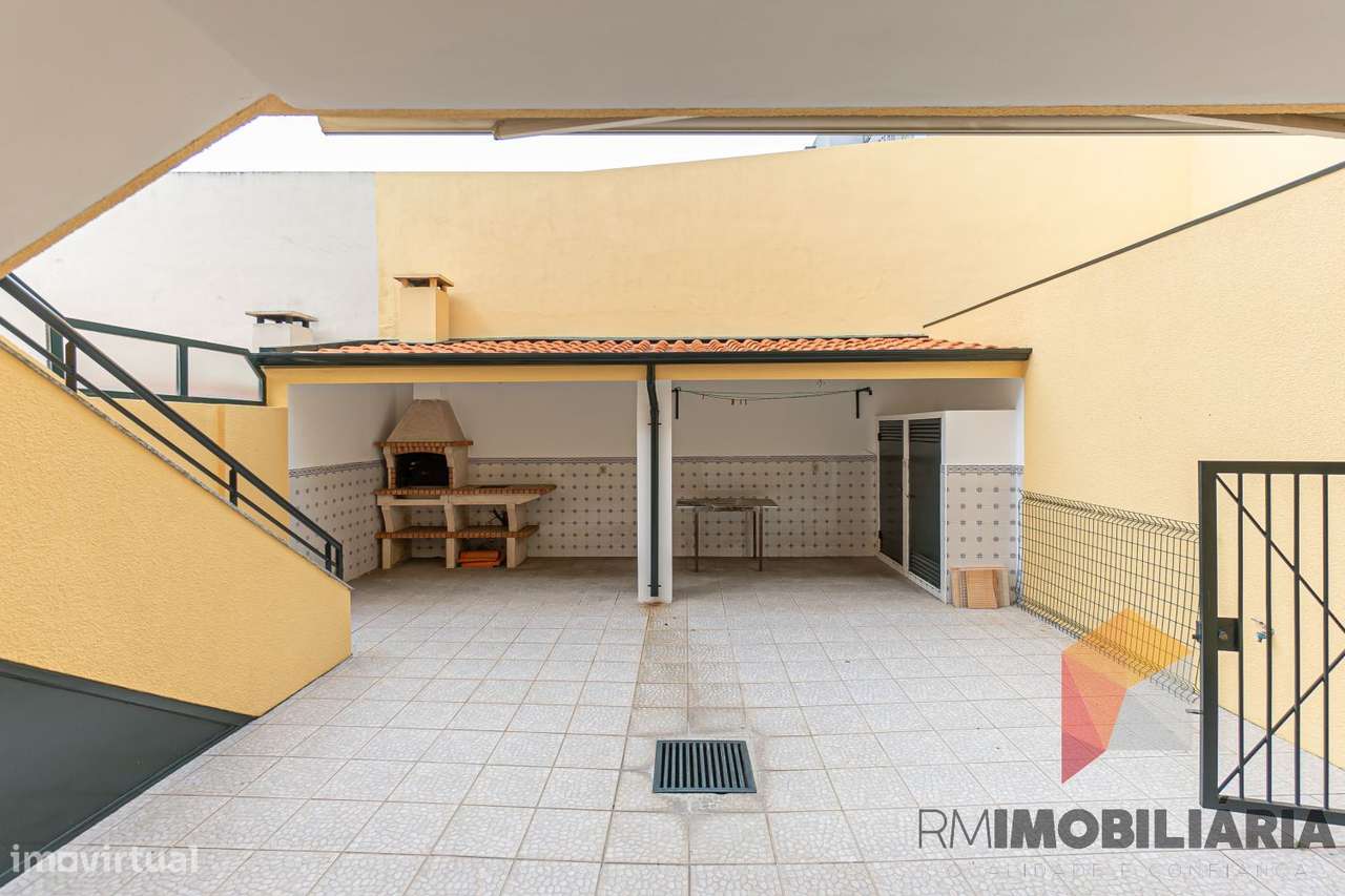 Moradia T4 em Fânzeres-47
