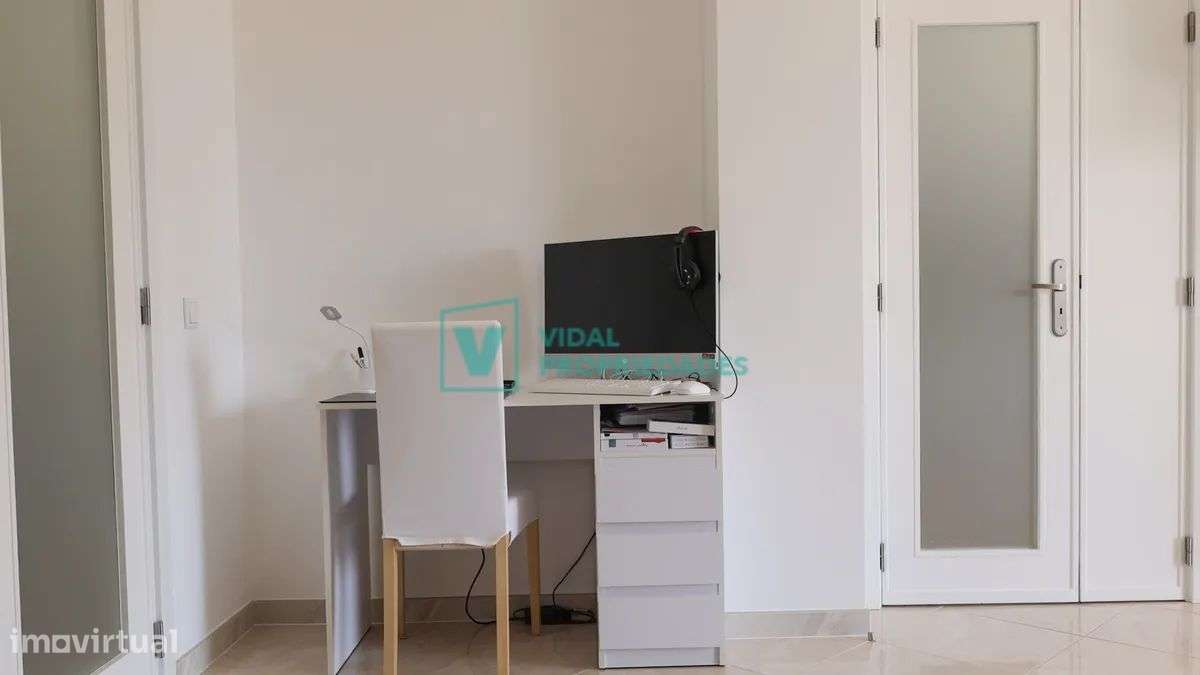 Apartamento T2 com garagem em box e piscina-9