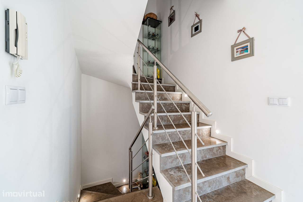 Moradia T3 com Garagem - Fernão Ferro-25