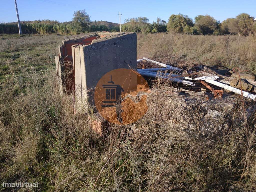 TERRENO COM RUINA - 4.960 M2 - COM NORA - ÁGUA DA BARRAGEM NA JUNQU...-4