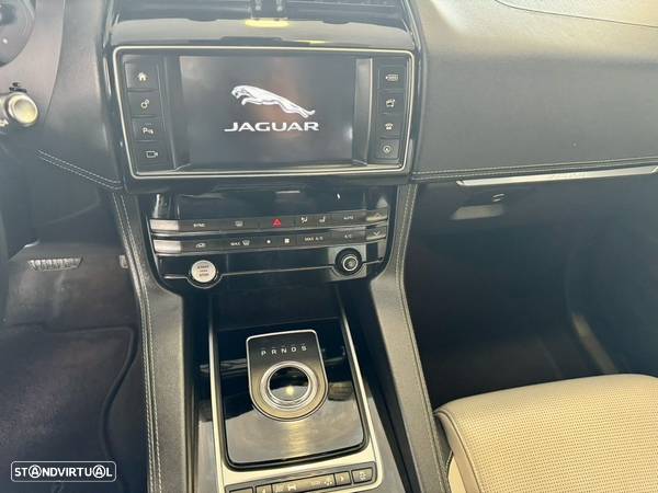 Jaguar F-Pace 20d Aut. R-Sport - 17